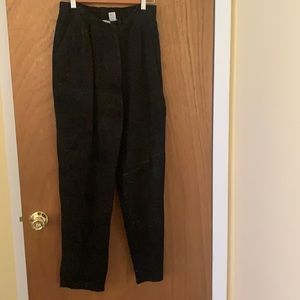 Like new. 100% suede leather.